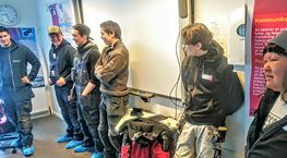 Teknikimik Ilinniarfik KTI lærlinge besøger Future Greenland: folkeskolernes 10. klasser